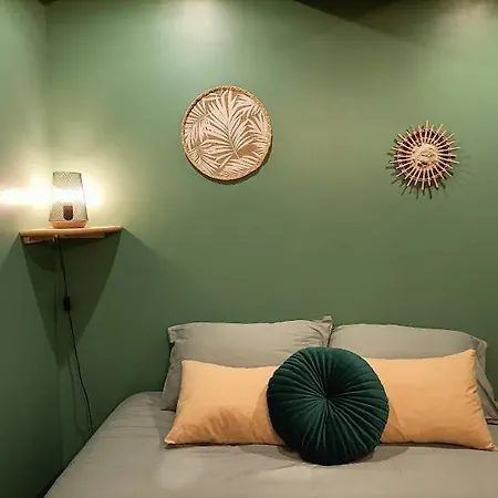 La Grenouille Amoureuse Bed & Breakfast