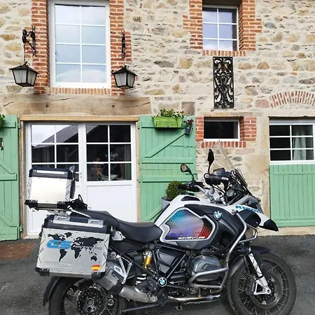 La Grenouille Amoureuse Bed & Breakfast Menat